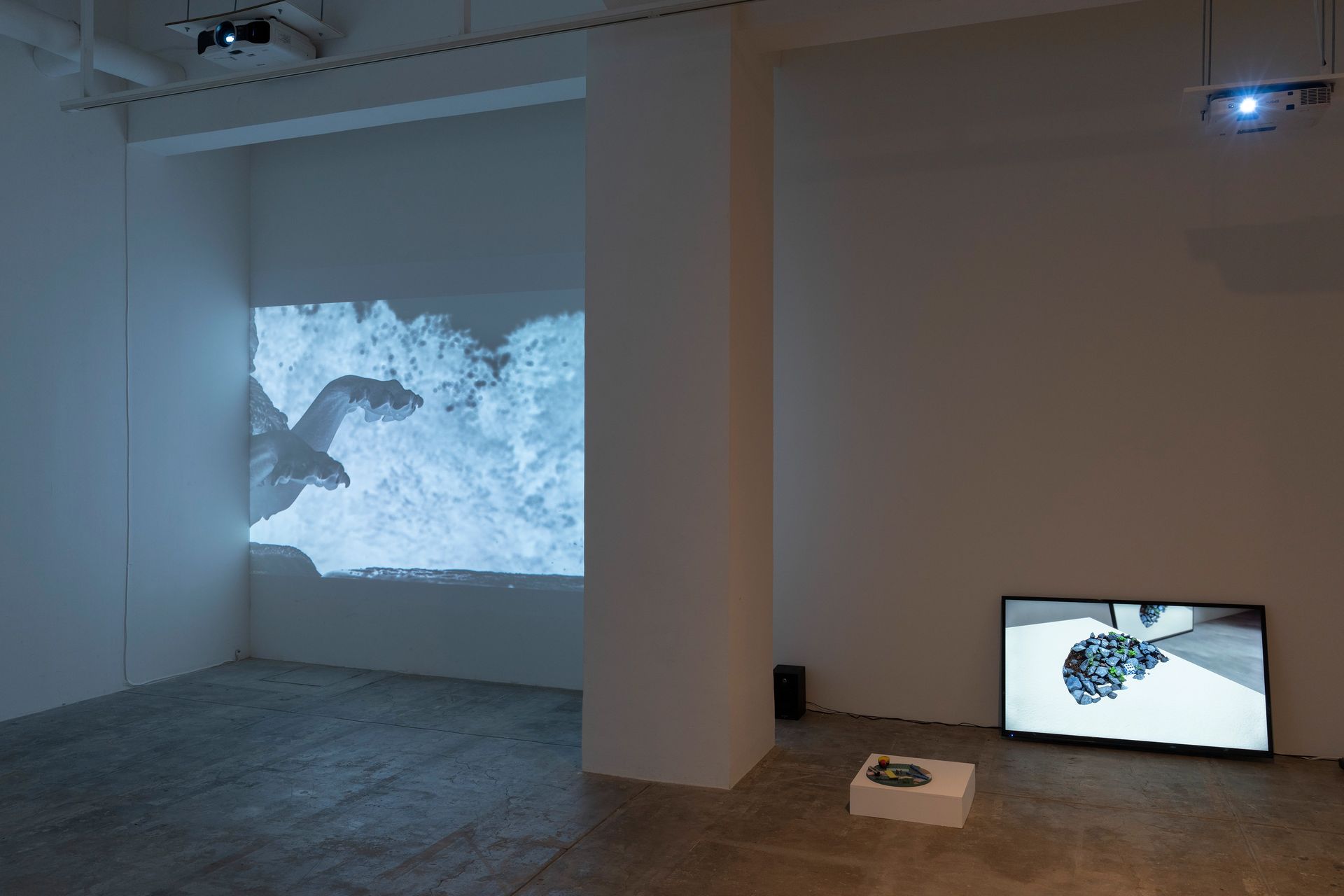  αM＋ vol. 2 わたしの穴 美術の穴  「地底人とミラーレス・ミラー」 　 パート 2:「ミラーレス・ミラー」 - 17