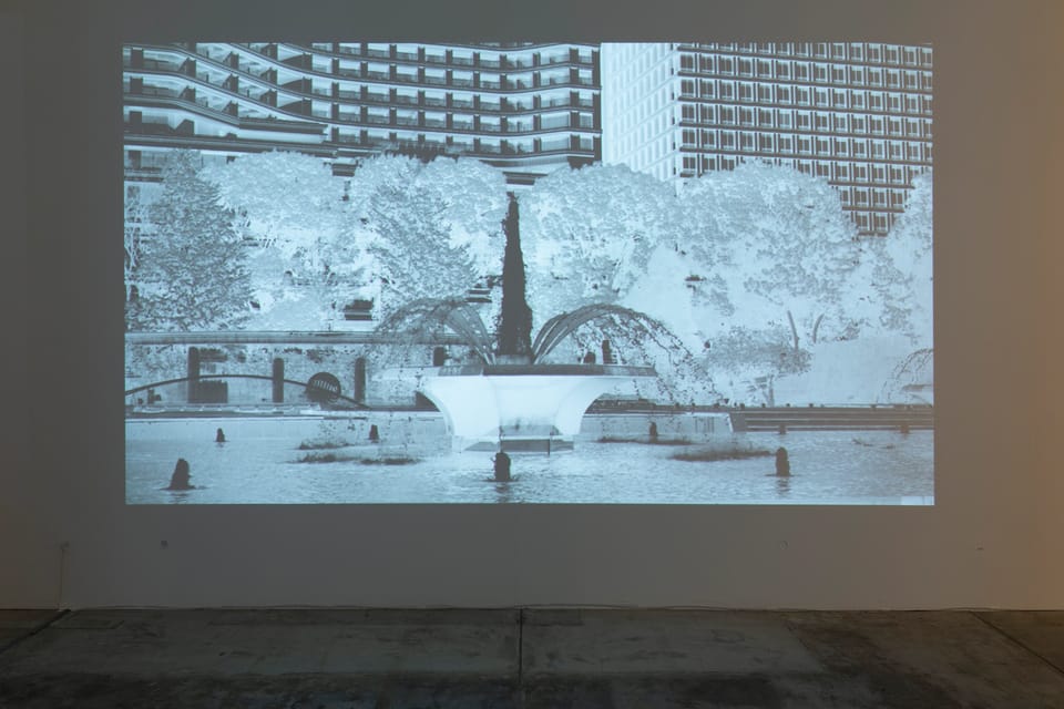  αM＋ vol. 2 わたしの穴 美術の穴  「地底人とミラーレス・ミラー」 　 パート 2:「ミラーレス・ミラー」 - 21